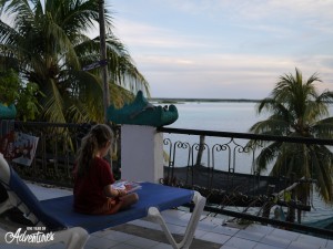 Liv face au Lagon de Bacalar