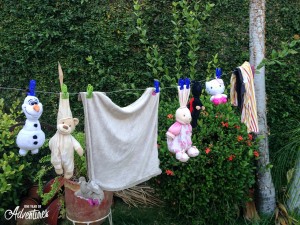 Nous profitons d'une météo sèche pour faire prendre une douche aux doudous.