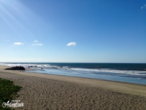 Premières vagues sur le pacifique. Let's go surfing !